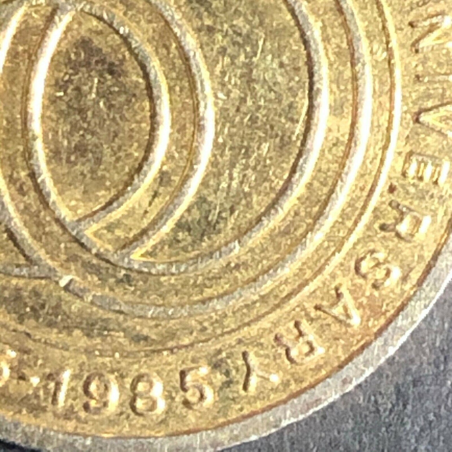 23mm 1985 "Wm. T. Thompson" (Vitamins) 50c off Reeded Brass Token - Fauver Coll.