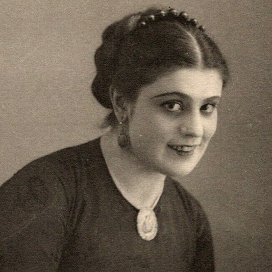 c1911 Vintage Russian RPPC* Theatre / Stage / Film Actress Postcard (4267)