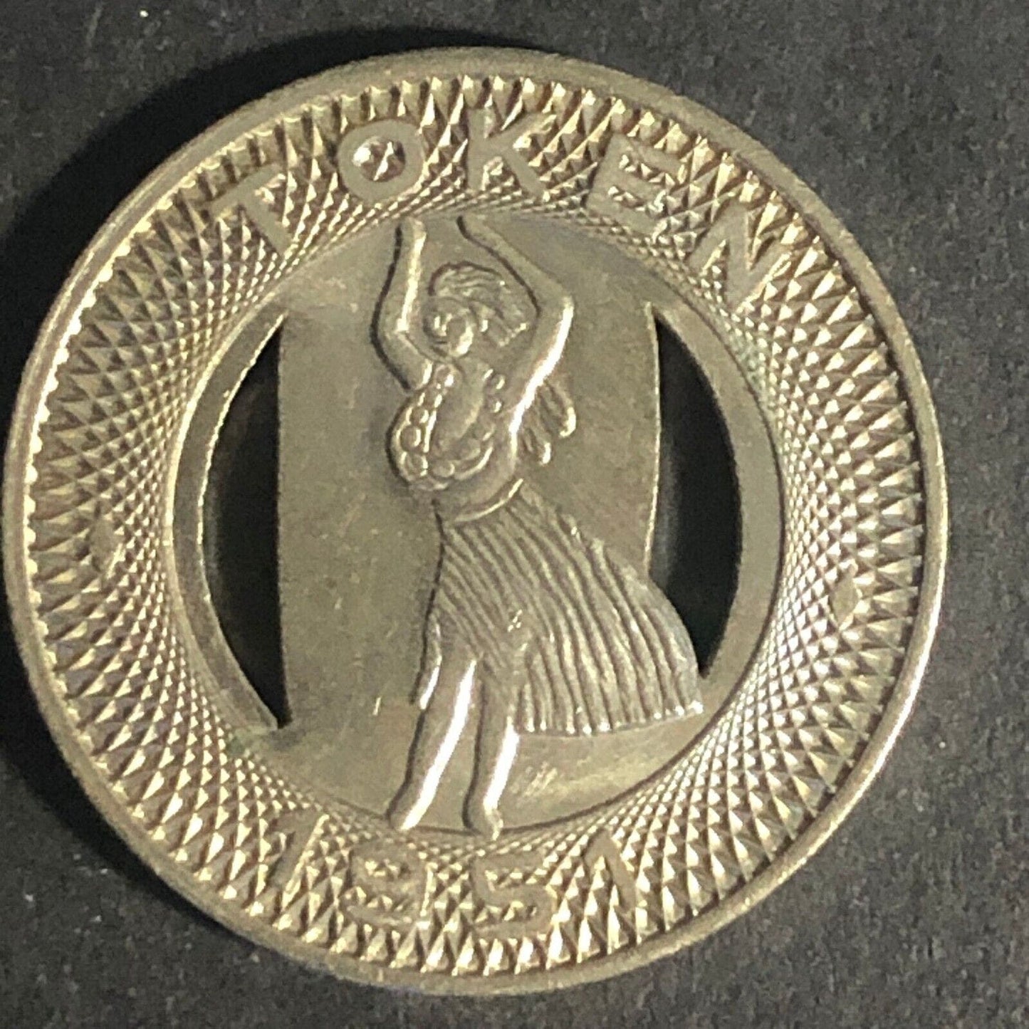 Honolulu Rapid Transit Co. 1951 White Metal Transit Token 22.78mm w/ Hula Girl