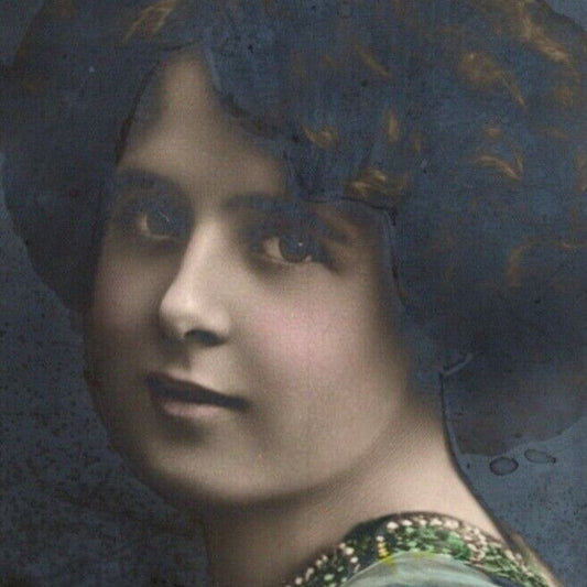 c1912 Vintage Russian RPPC* Stage / Screen Actress Postcard (4463)