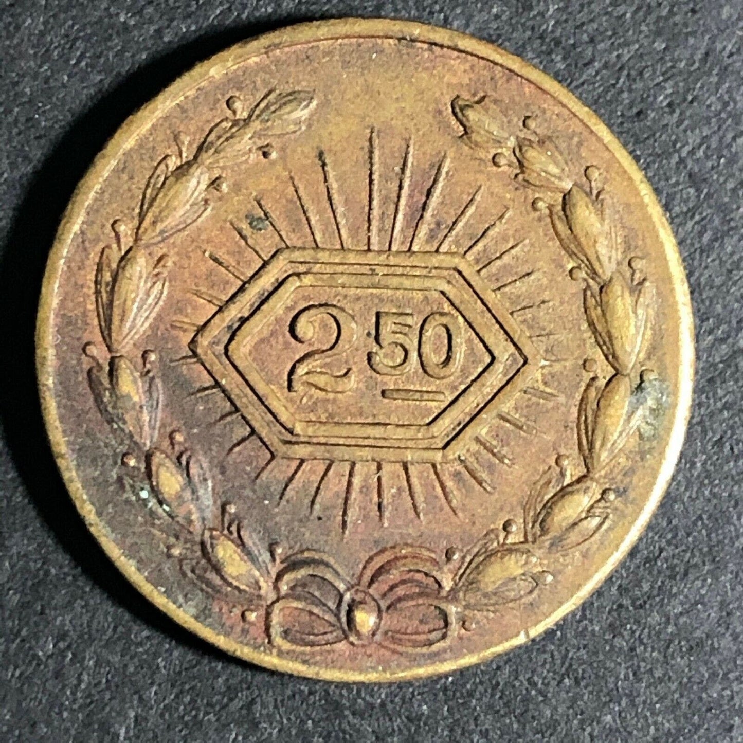 17.69mm Brass "2.50" Radiant Wreath Gaming Counter / Token - Fauver Collection