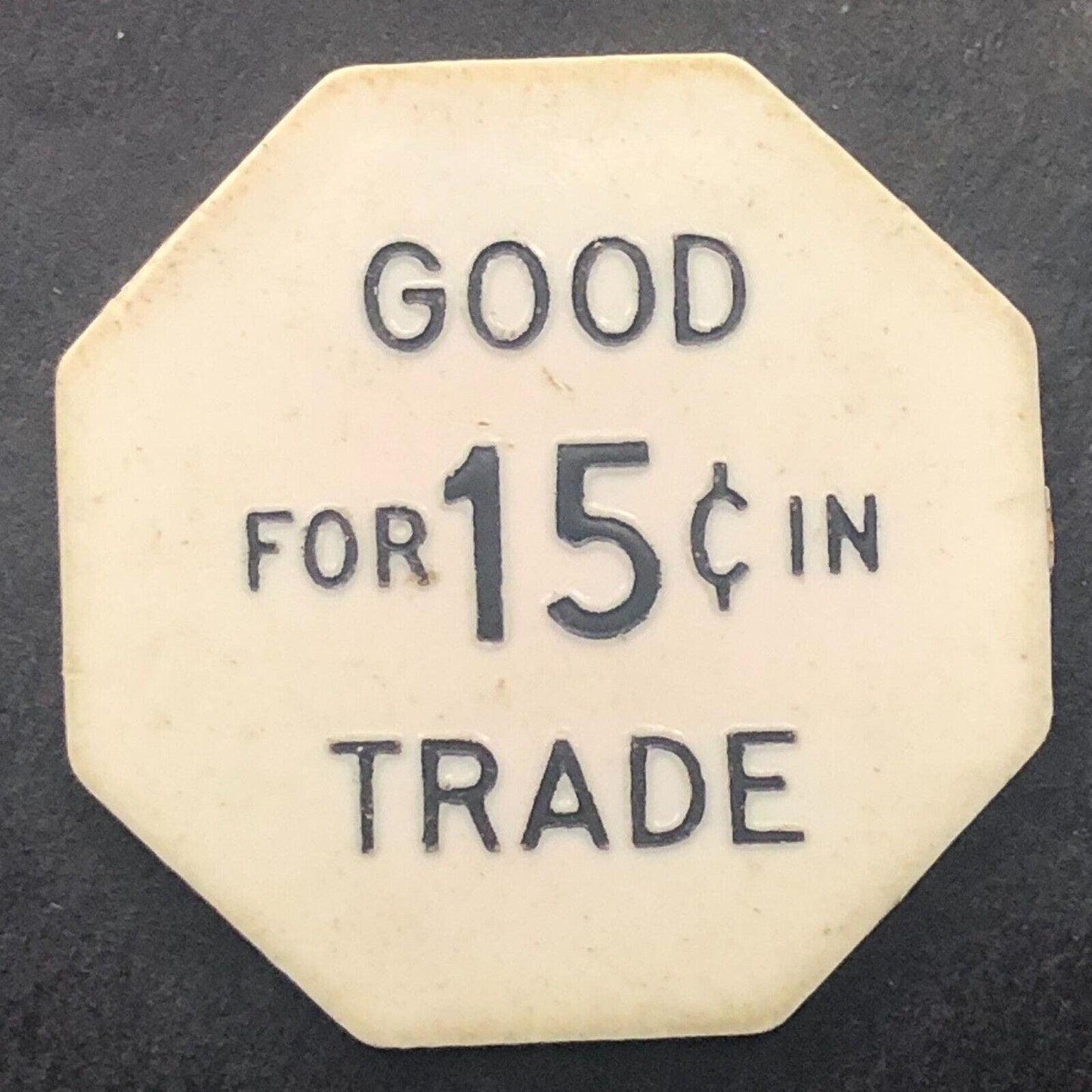 Iola, WI "Sportsman's Bar" Plastic G/F 15¢ In Trade Token - 28mm c1960's-70's