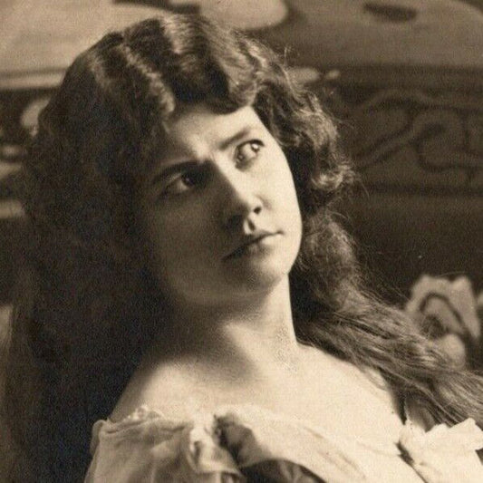 c1910 Vintage Russian RPPC* Theatre / Stage / Screen Actress Postcard (4441)