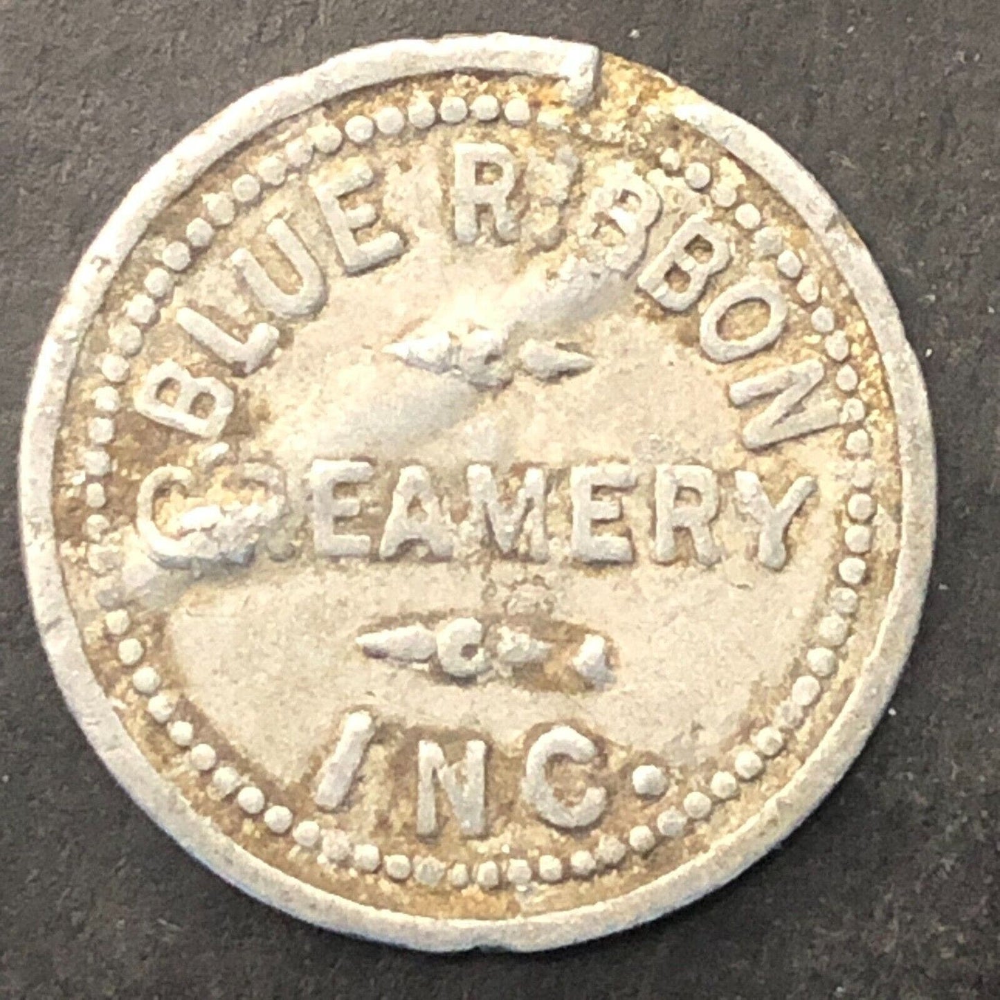 Bellingham, WA Blue Ribbon Creamery G/F One Pint Of Milk Trade Token Alum. 20mm