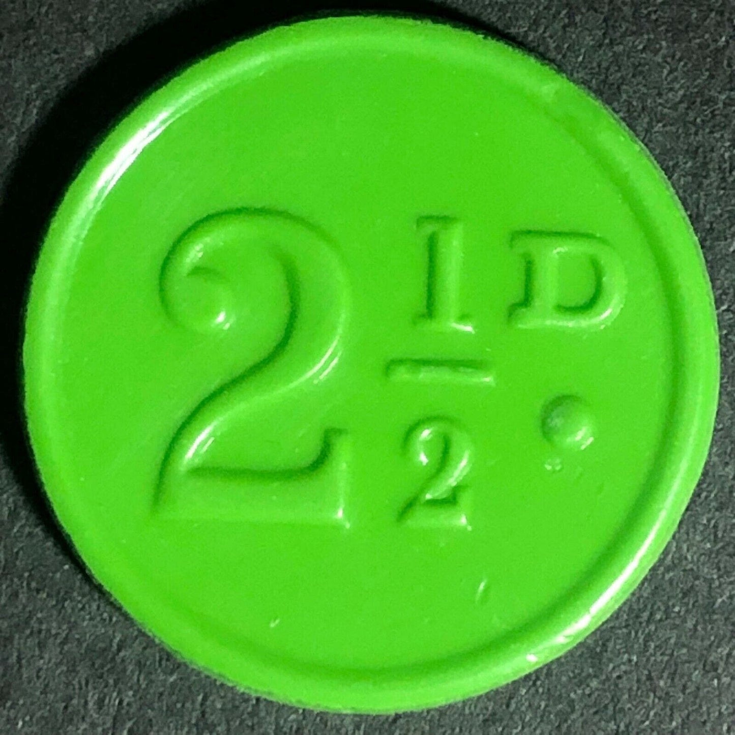 Burton-Upon-Trent England Plastic Transport Token Green 2 1/2D 21mm c50's-60's