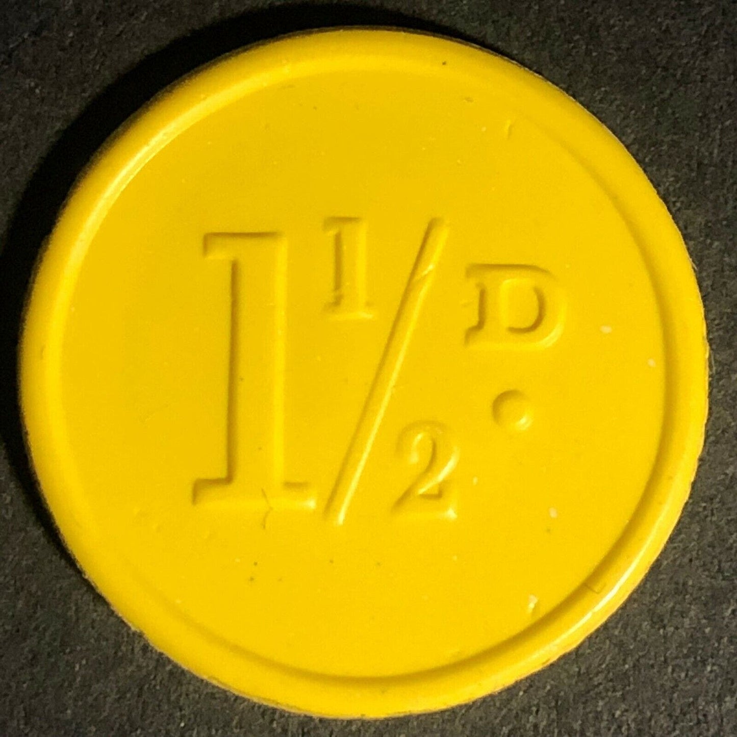 Kingston-Upon-Hull England Plastic Transport Token Yellow 1 1/2D 25mm c50's-60's