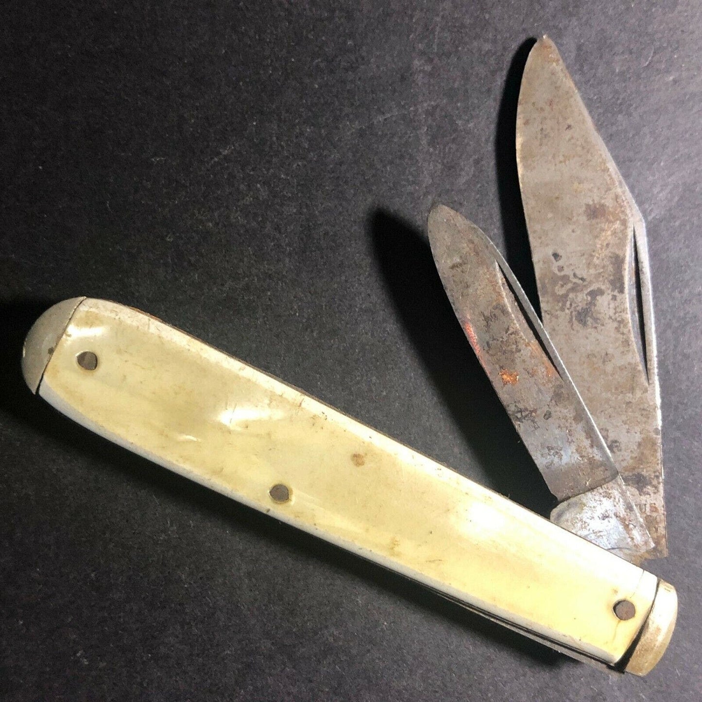 Group of 22 Different Quality Vintage Folding Knife / Knives Pearilized Handles
