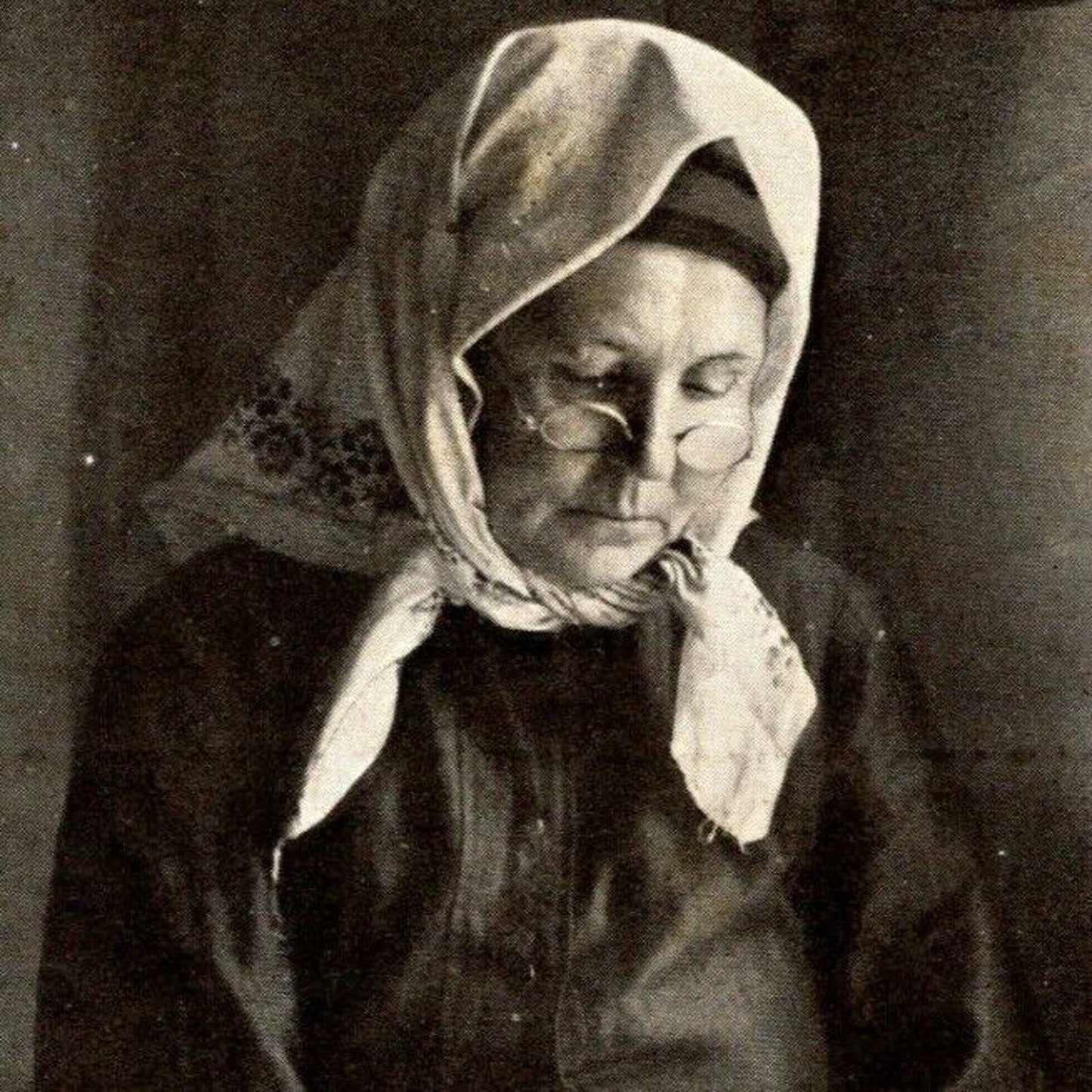 c1910 Vintage Russian Art Theatre / Stage / Screen Actress Postcard (4475)