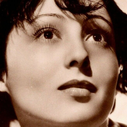 Luise Rainer MGM B&W RPPC Postcard - Ken Prag Collection - VGC