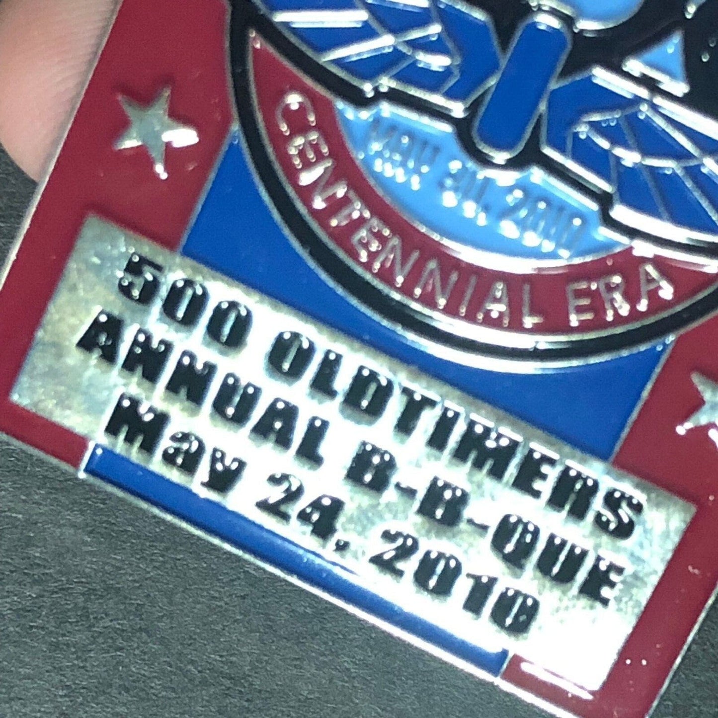 2010 Indy 500 Oldtimers Old Timers Annual BBQ Enameled Lapel Hat Pin NOS Scarce