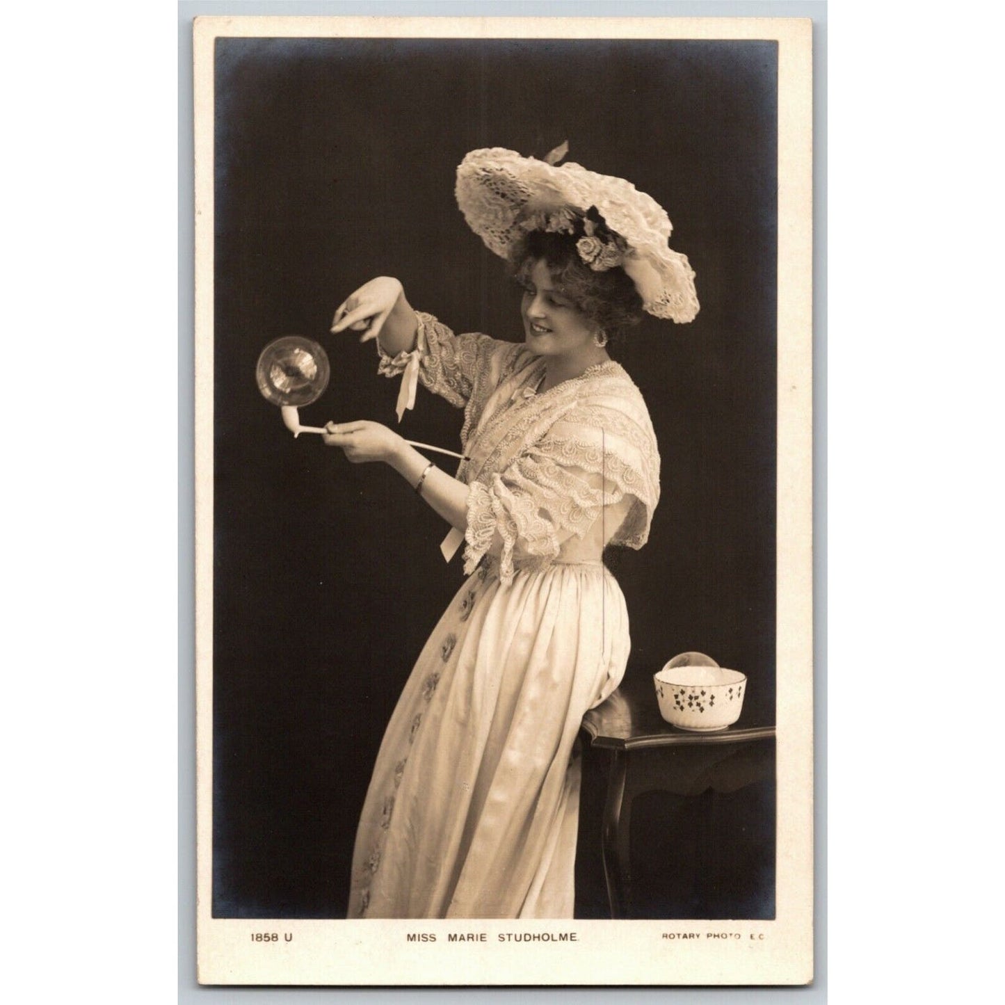 Vintage c1915-30 Postcard - Miss Marie Studholme (English Actress)