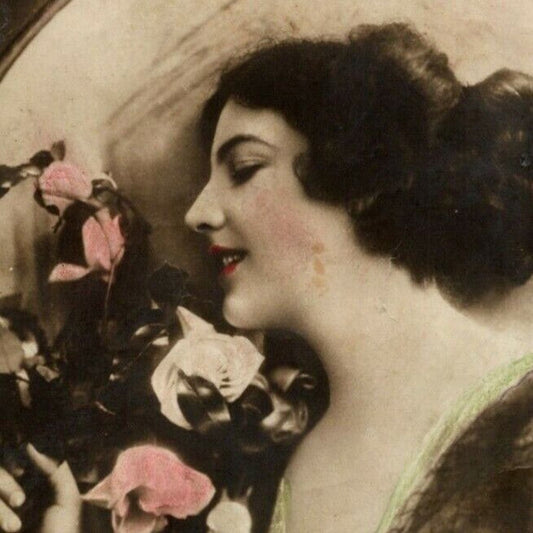 c1912 Vintage Russian Art Stage / Screen Actress Postcard (4478)