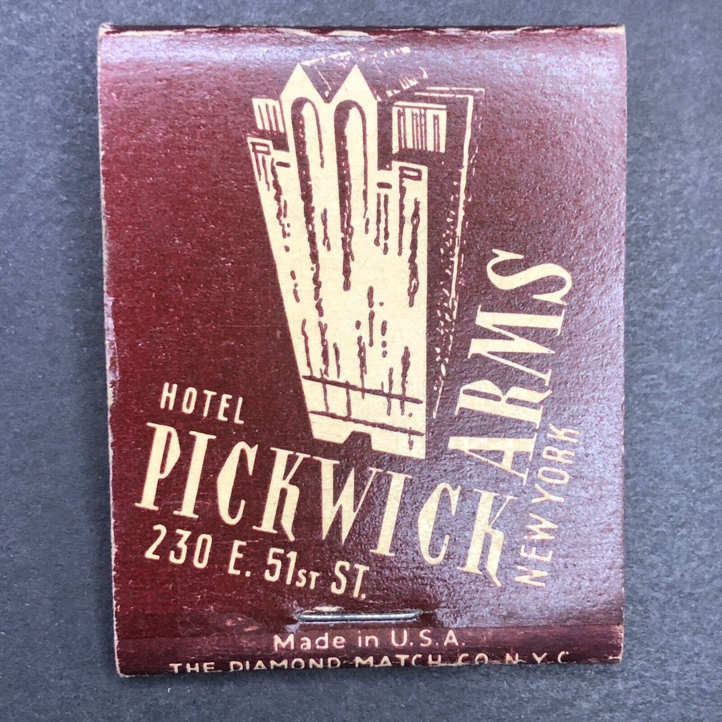 Hotel Pickwick Arms NYC Mostly Full (-2) Matchbook c1964 World's Fair Scarce