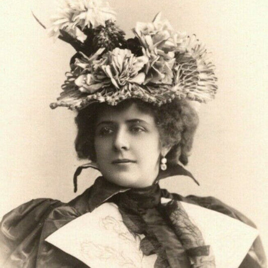 c1905 Vintage Russian RPPC* Theatre / Stage / Screen Actress Postcard (4405)