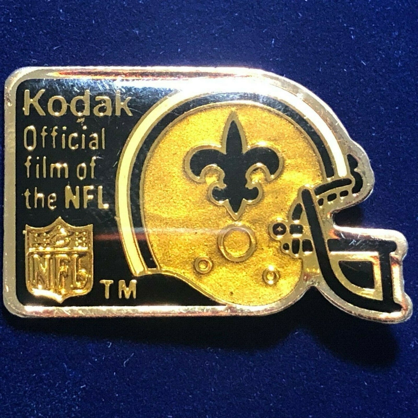 1989 Kodak Lapel Hat Pin - Official Film of The NFL Team Helmet New Orleans