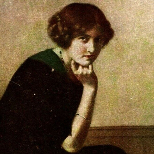 c1910 Vintage Russian Art Theatre / Stage / Screen Actress Postcard (4474)