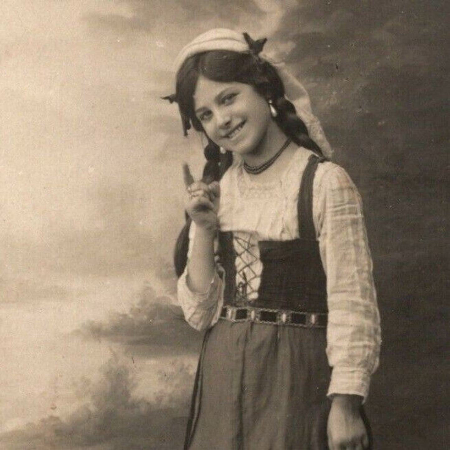 c1912 Vintage Russian RPPC* Theatre / Stage / Screen Actress Postcard (4283)
