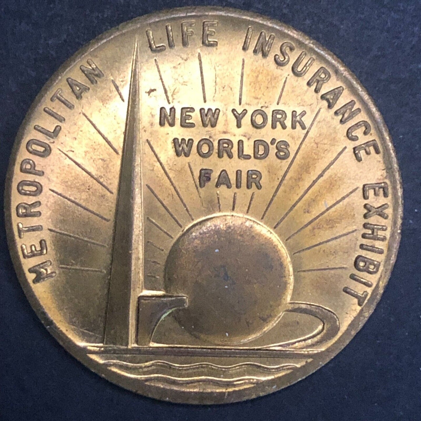 39-40 New York World's Fair Metropolitan Life Exhibit Spinner Token Trylon 32mm