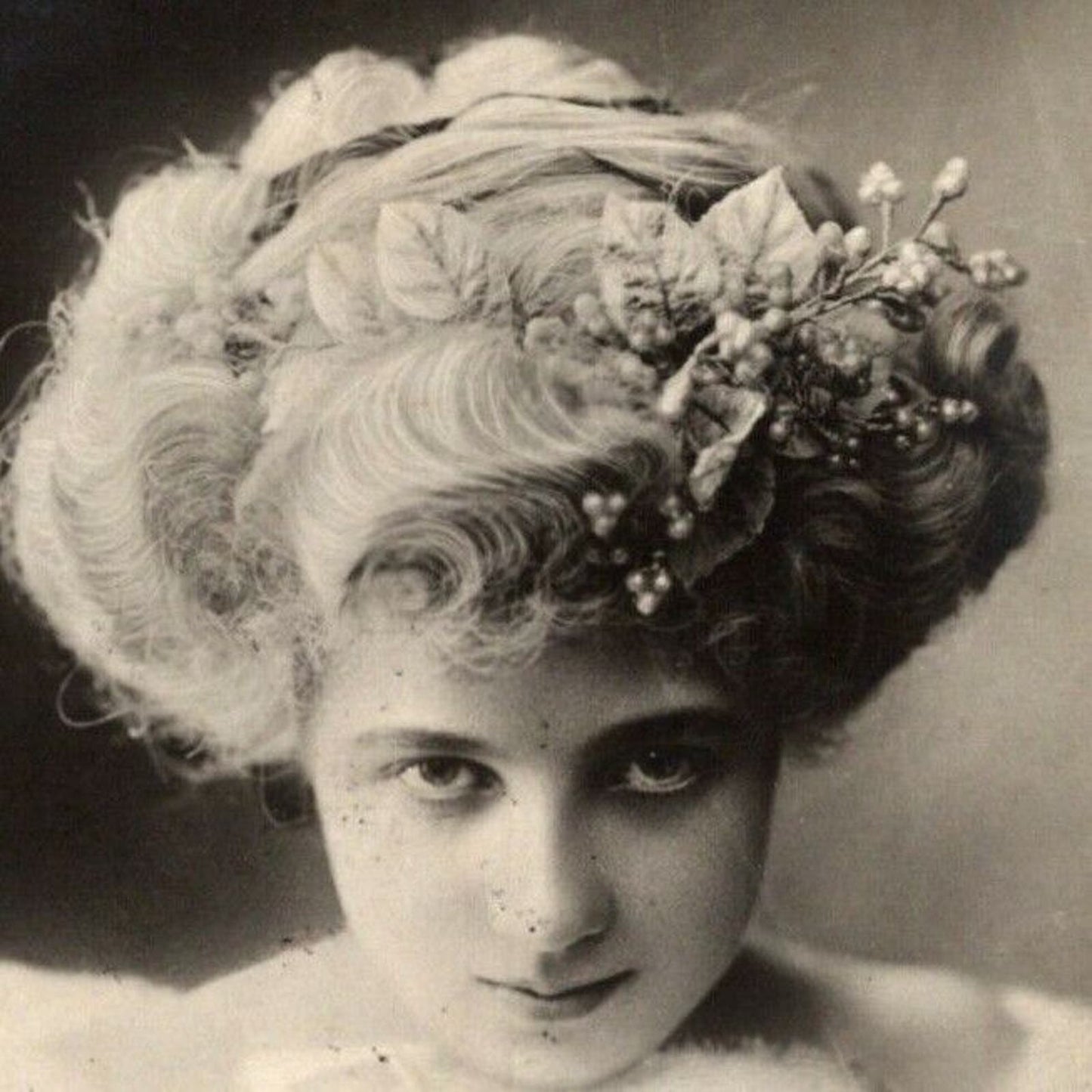 c1910 Vintage Russian RPPC* Theatre / Stage / Screen Actress Postcard (4358)