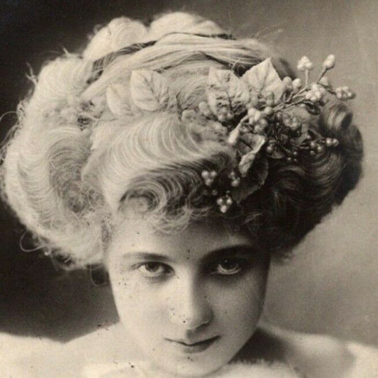 c1910 Vintage Russian RPPC* Theatre / Stage / Screen Actress Postcard (4358)