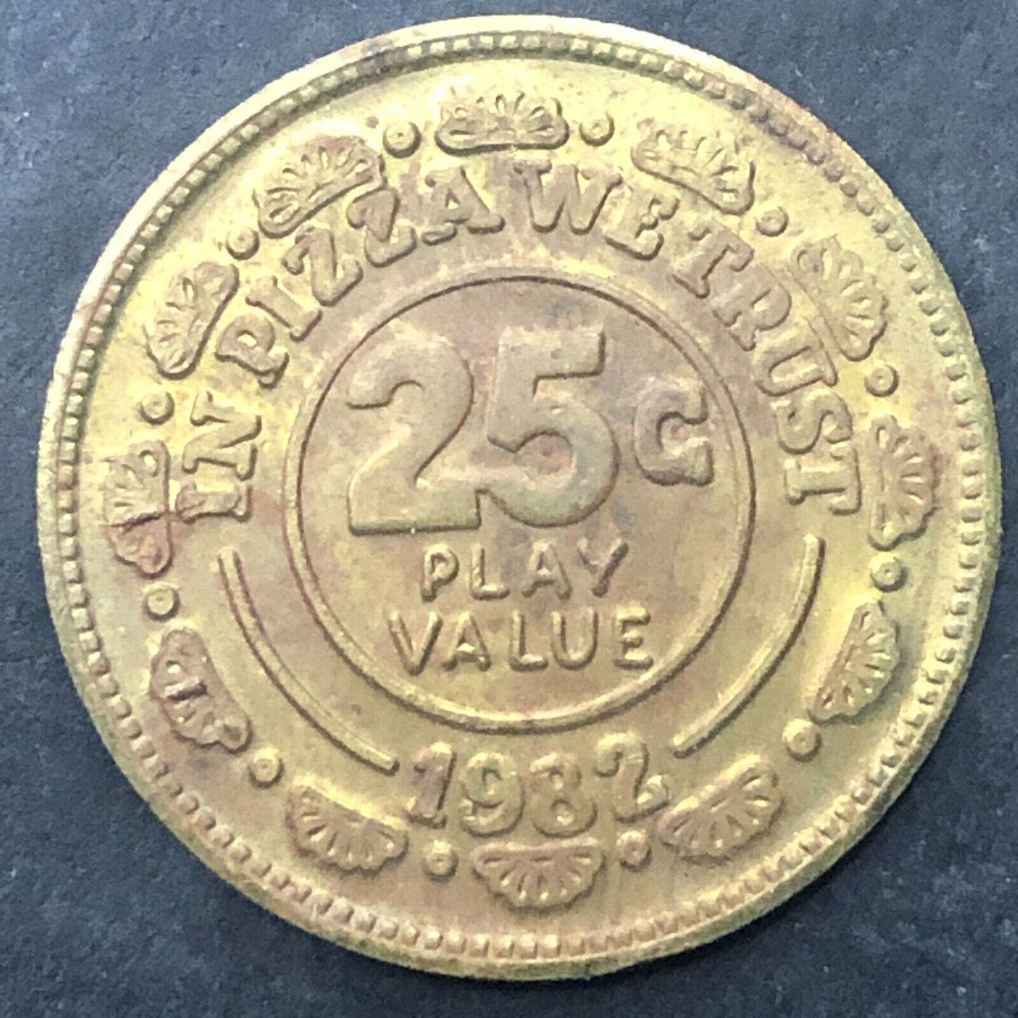 Chuck E. Cheese Pizza Time Theatre 1982 Brass 25c Arcade Token - 25mm