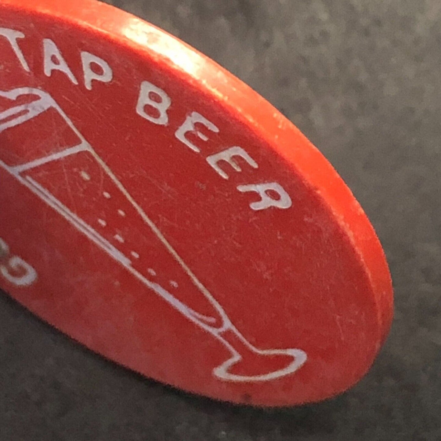 Winona, MI Charlie's D&D Plastic G/F One Tap Beer Token c1960's-70's