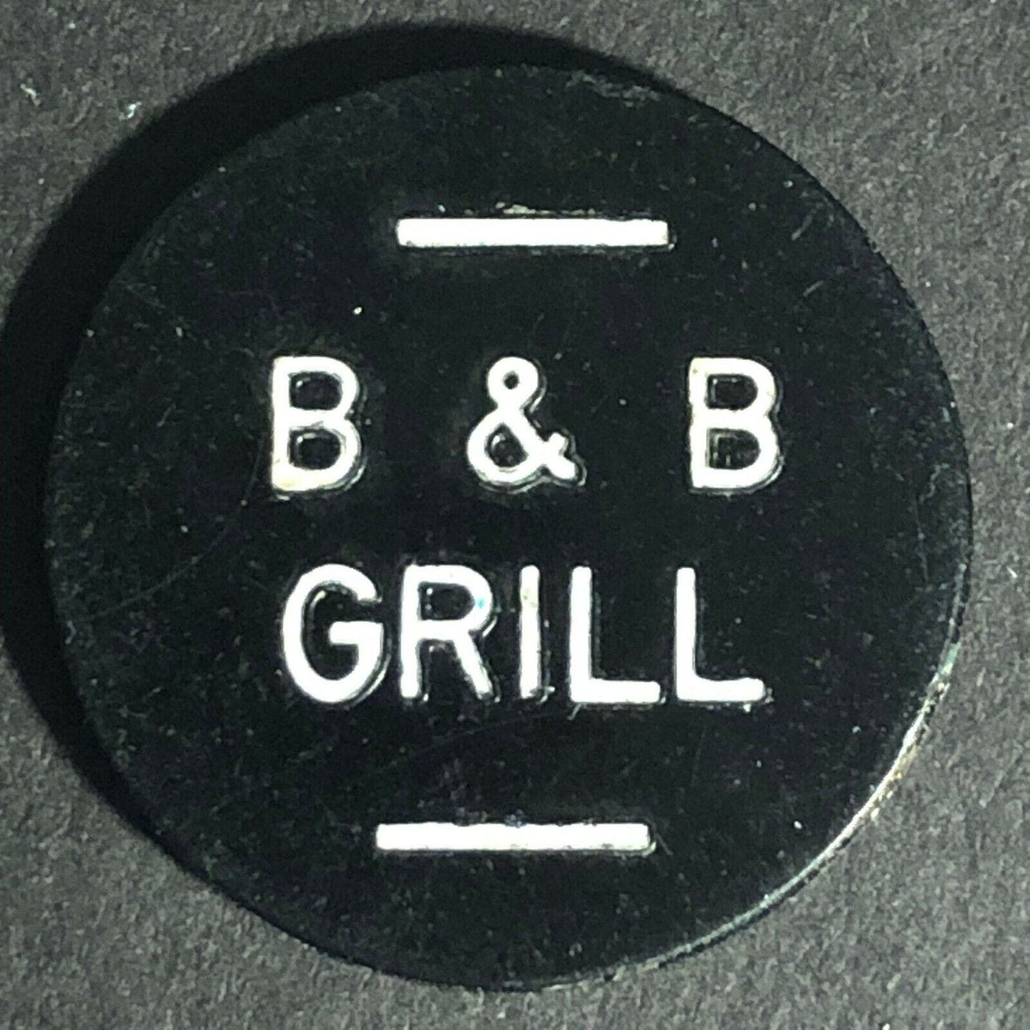B&B Grill Plastic 15c Token c1960's-70's 22.7mm