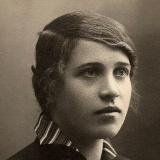 c1912 Vintage Russian RPPC* Theatre / Stage / Screen Actress Postcard (4296)