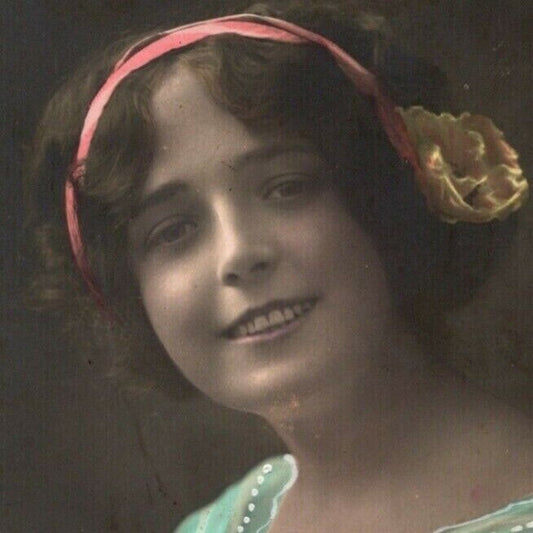 c1910 Vintage Russian RPPC* Stage / Screen / Theatre Actress Postcard (4496)