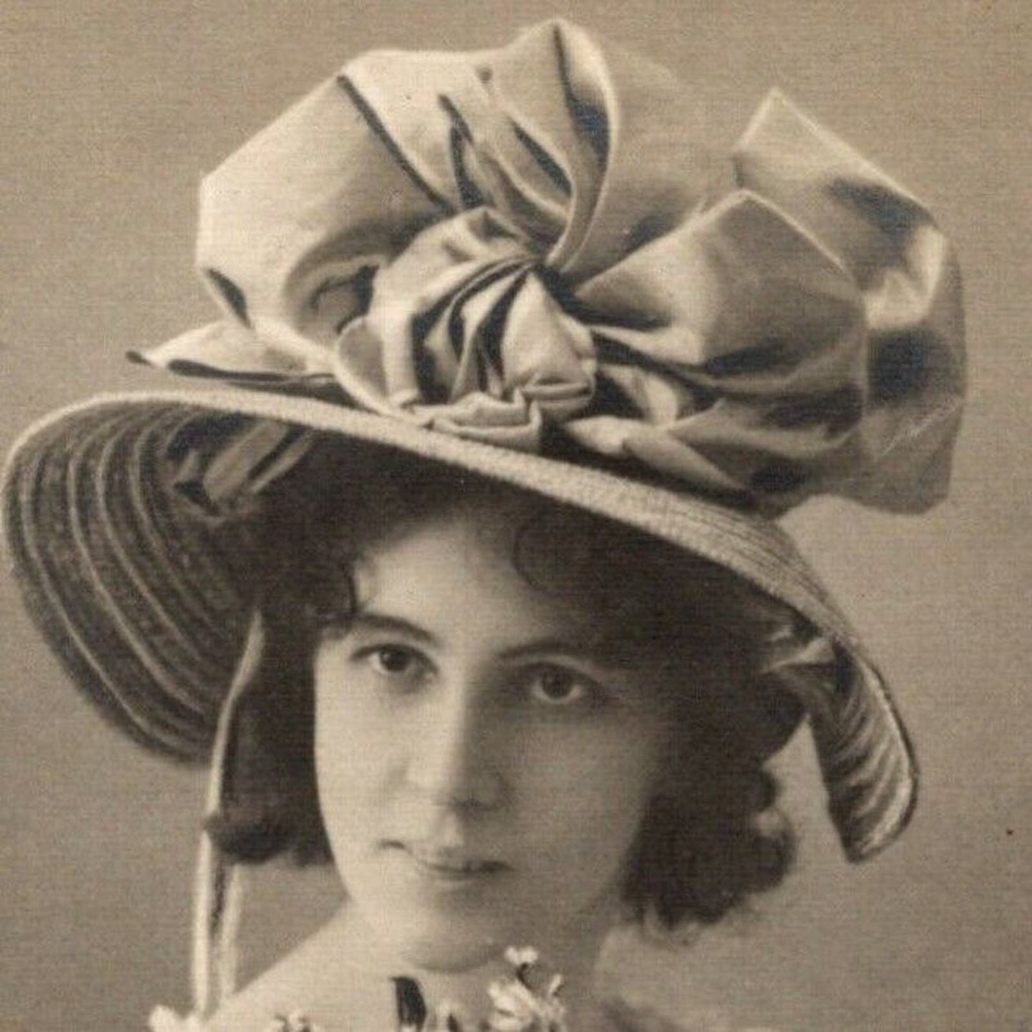 c1910 Vintage Russian RPPC* Stage / Screen / Theatre Actress Postcard (4487)