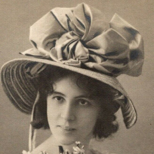 c1910 Vintage Russian RPPC* Stage / Screen / Theatre Actress Postcard (4487)