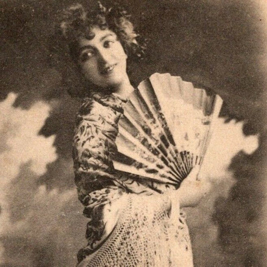 c1905 Vintage Russian Art Theatre / Stage / Screen Actress Postcard (4313)