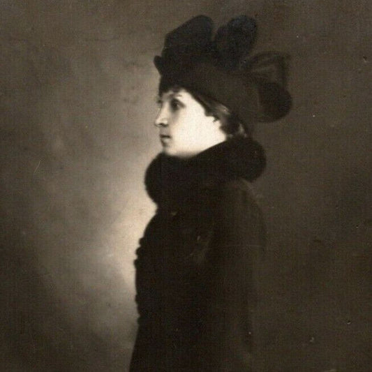 c1910 Vintage Russian RPPC* Theatre / Stage / Screen Actress Postcard (4409)