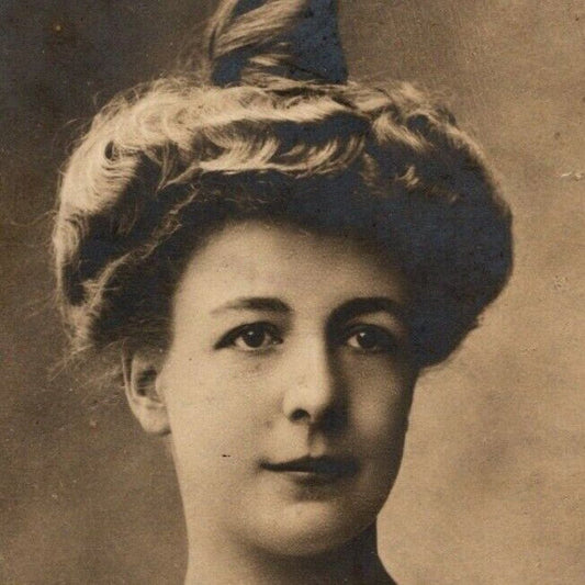 c1906 Vintage Russian RPPC* Theatre / Stage / Screen Actress Postcard (4322)