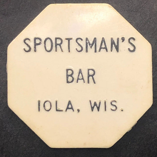 Iola, WI "Sportsman's Bar" Plastic G/F 15¢ In Trade Token 28mm c1960's-70's