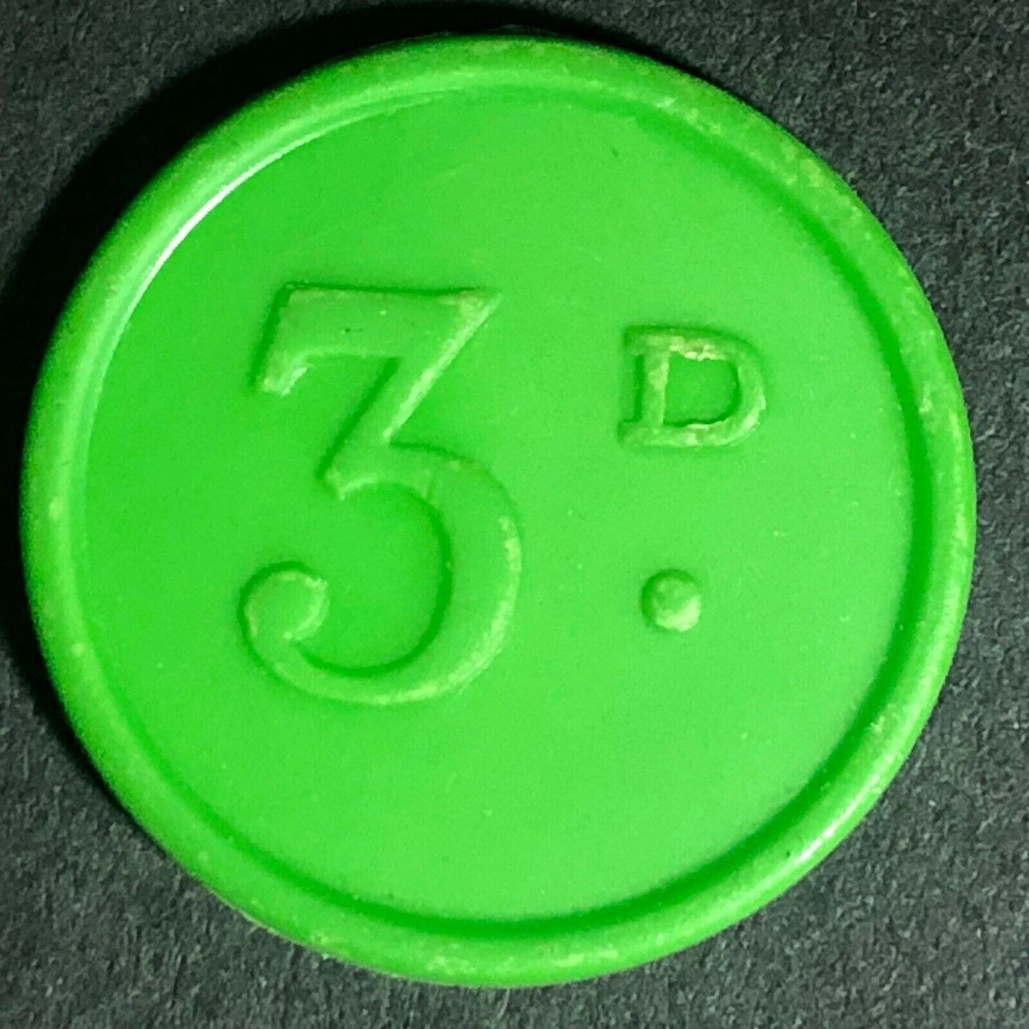 New Castle Tramways England Plastic Transit Token Olive Green 3D 21mm c50's-60's