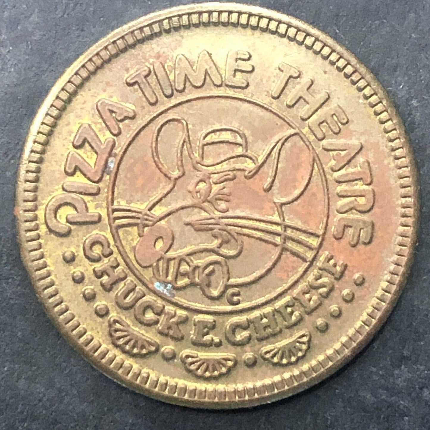Chuck E. Cheese Pizza Time Theatre 1982 Brass 25c Arcade Token - 25mm