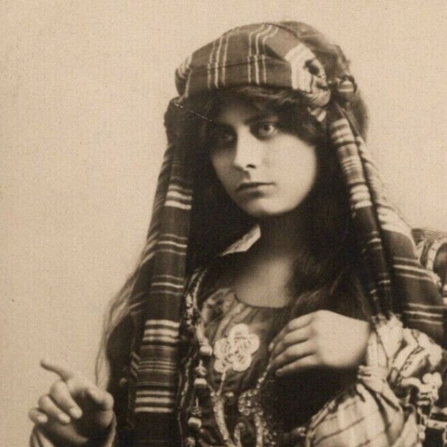 c1910 Vintage Russian RPPC* Theatre / Stage / Screen Actress Postcard (4286)