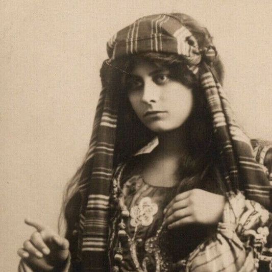 c1910 Vintage Russian RPPC* Theatre / Stage / Screen Actress Postcard (4286)