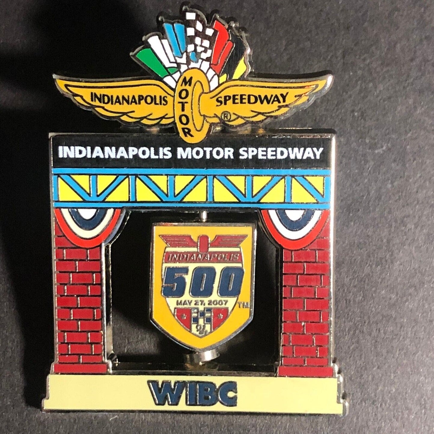 2007 Indy 500 WIBC 1070 Radio Barn Door w/ Spinner Lapel Hat Pin NOS Ltd Ed*
