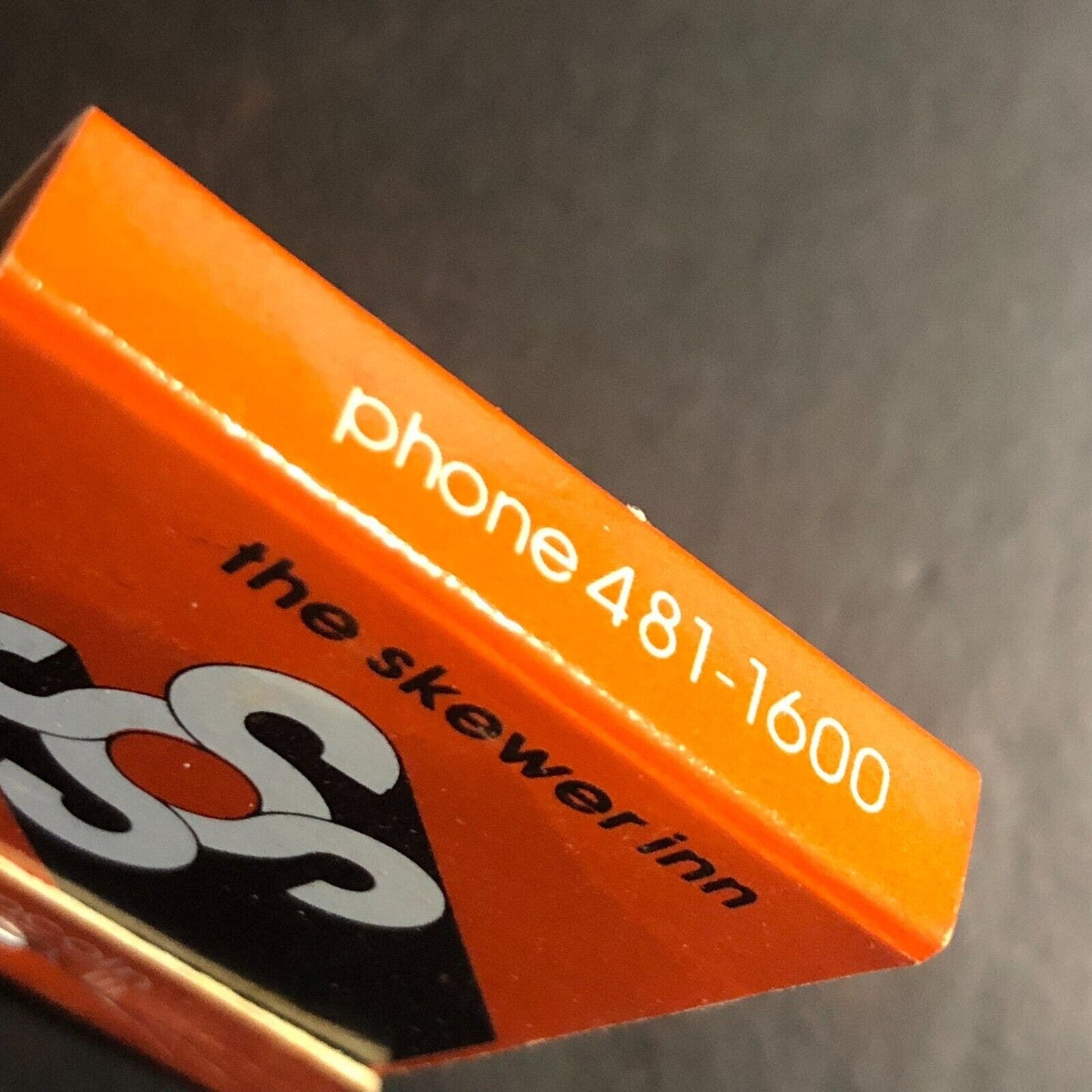 King's Inn / Peasants Pub Oak Lawn, IL Nearly Empty Matchbook c1974-84