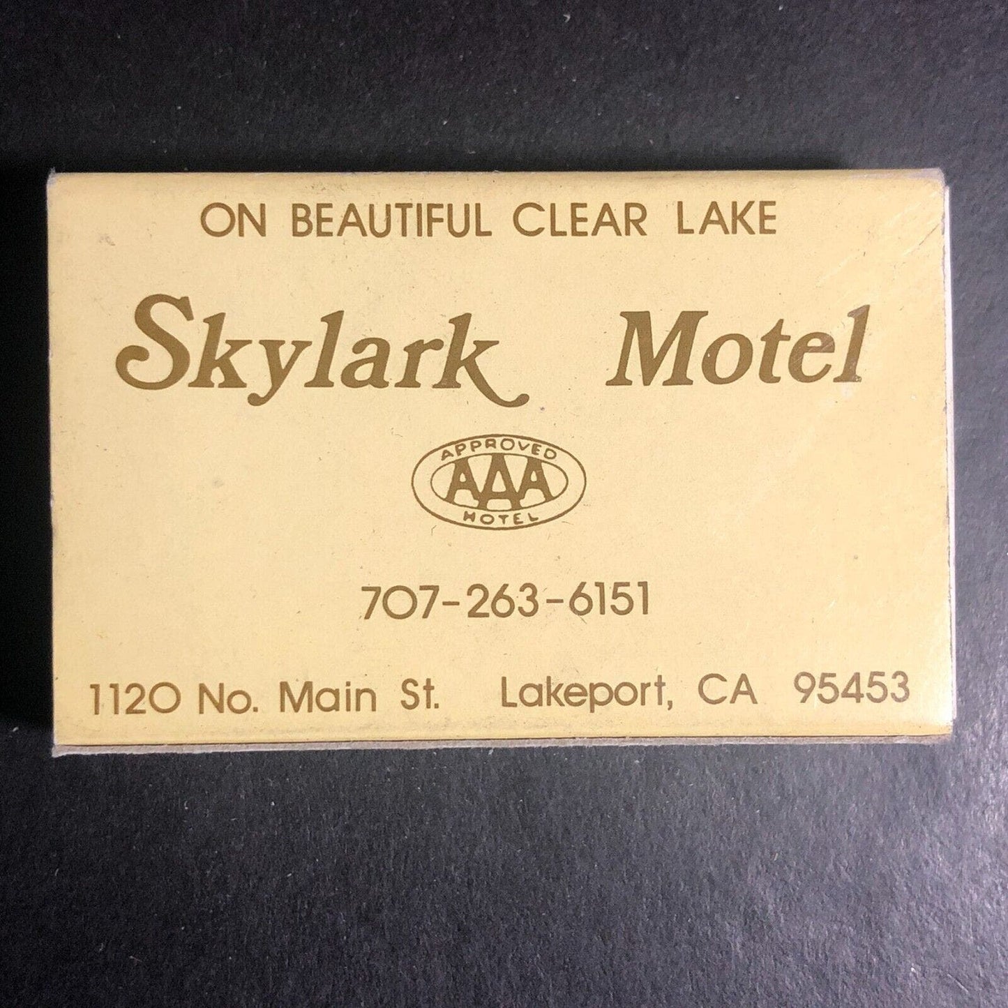 Lakeport, CA Skylark Motel / Surf Motel Fort Bragg Matchbox c1975-85