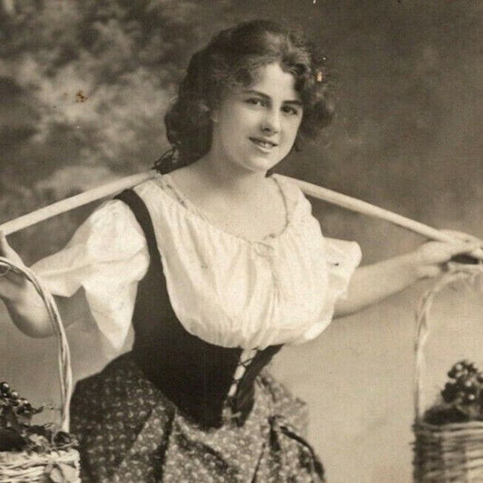 c1910 Vintage Russian RPPC* Theatre / Stage / Screen Actress Postcard (4410)