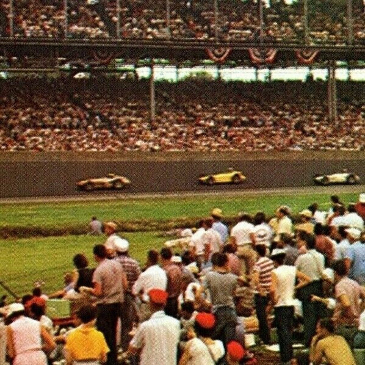 Indy 500 Postcard 1959 "500 Mile Race - Scene Showing Race Cars" - Unposted VGC