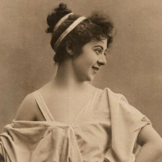 c1905 Vintage Russian RPPC* Theatre / Stage / Screen Actress Postcard (4346)