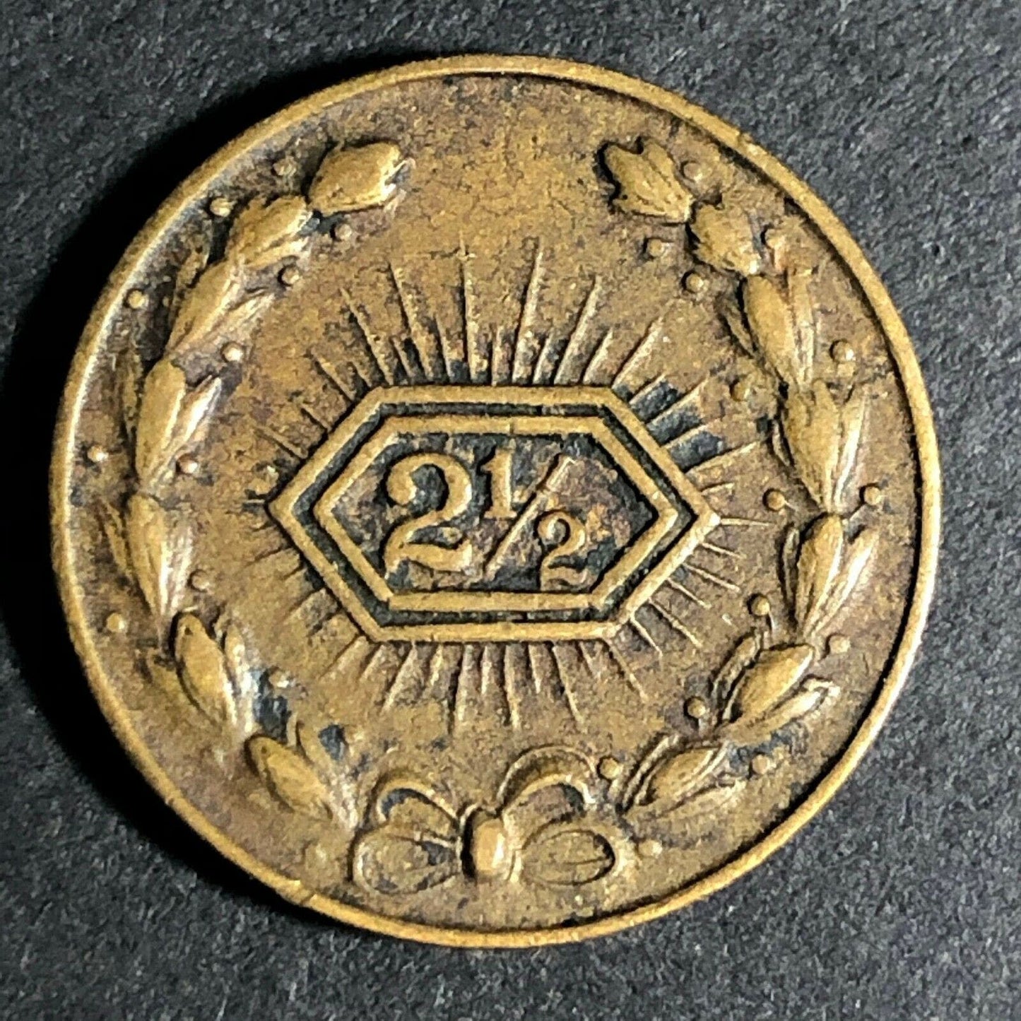 17.65mm Brass "2 1/2" Radiant Wreath Gaming Counter / Token - Fauver Collection