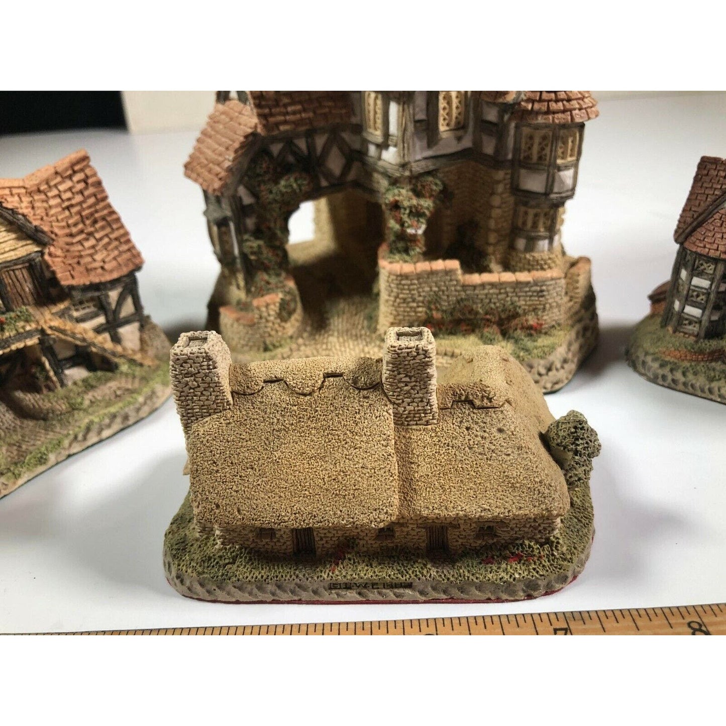 Group Of 4 David Winter Squires Hall The Bothy Meadow Bank Cottages Miniatures