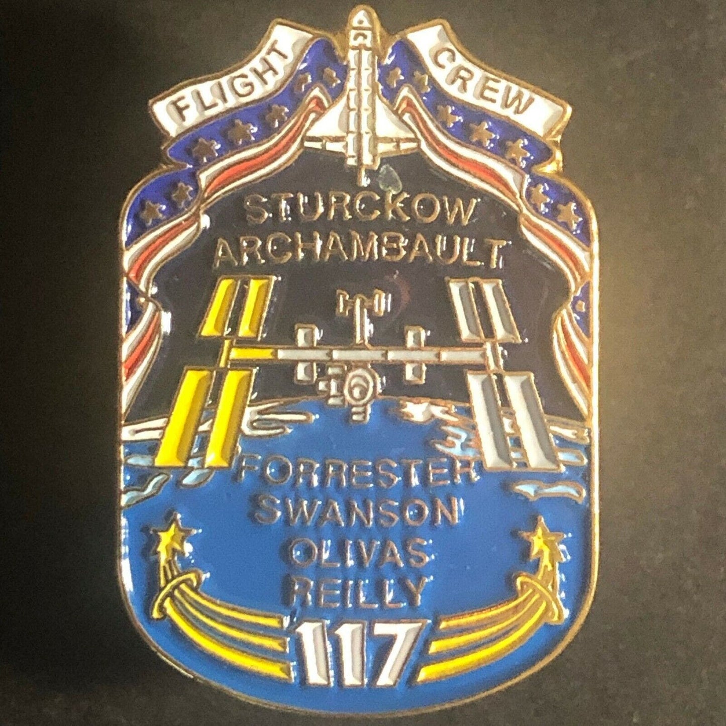 Scarce Official NASA Shuttle Flight Crew Mission Lapel Pin - STS 117 Discovery