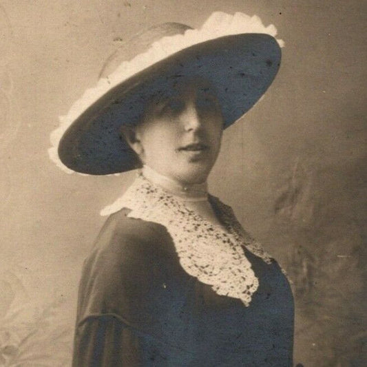 c1912 Vintage Russian RPPC* Theatre / Stage / Screen Actress Postcard (4282)