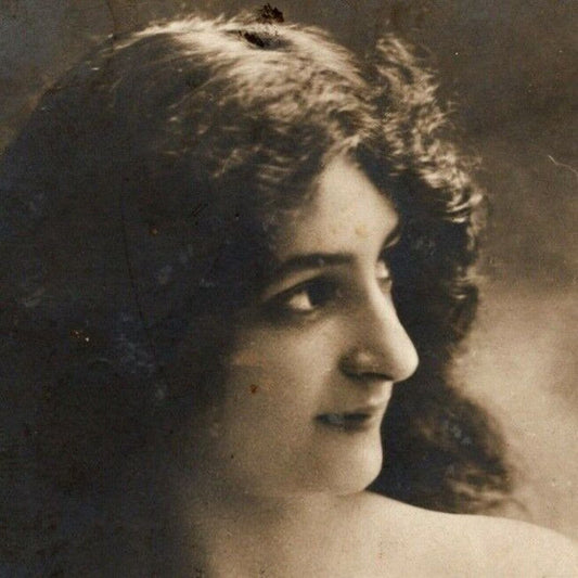 c1907 Vintage Russian RPPC* Stage / Screen / Theatre Actress Postcard (4501)